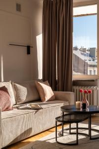 Japandi Old Town Miodowa by VAYA STAYS