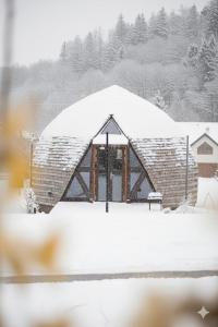 4 Żywioły - całoroczne domki kopułowe w górach