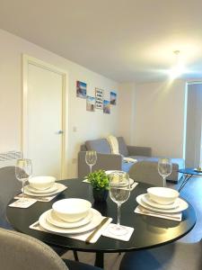 Modern 2bed Apartment in Birmingham City Centre 2 mins from Train Station with Free Parking and WiFi