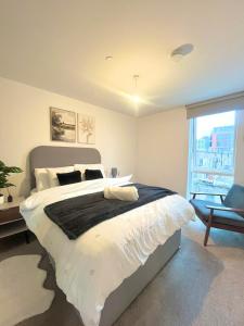 Modern 2bed Apartment in Birmingham City Centre 2 mins from Train Station with Free Parking and WiFi