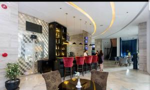 100m to walking st, clubs ,bars restaurants, 2 portable air-air-conditioners,