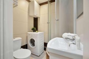 Cosy Apartment in Toruń with Desk Close to the Market by Noclegi Renters