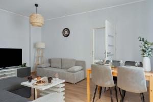 Cosy Apartment in Toruń with Desk Close to the Market by Noclegi Renters