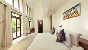 Glasshouse Victoria - next to award winning golf course