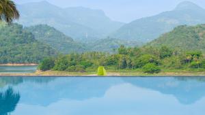 Glasshouse Victoria - next to award winning golf course