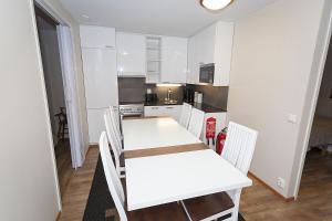 Leviski C 2 Visit Levi