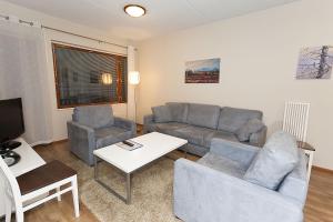 Leviski C 2 Visit Levi