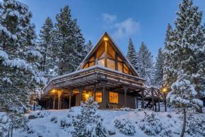4BR Tahoe Retreat in Prime Location