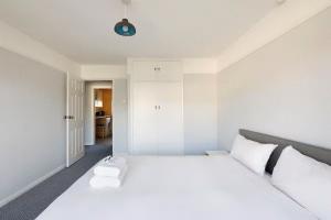 A spacious 2-bed flat in Brighton by the sea!