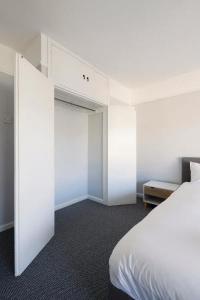 A spacious 2-bed flat in Brighton by the sea!