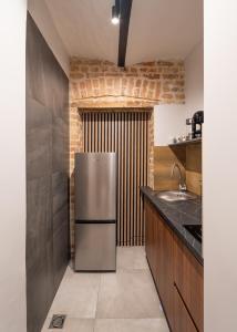 The parkside ground-floor apartment with street parking