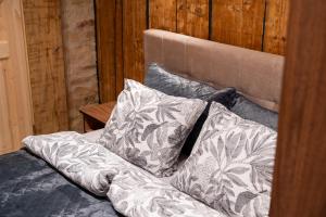 The parkside ground-floor apartment with street parking