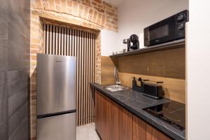 The parkside ground-floor apartment with street parking