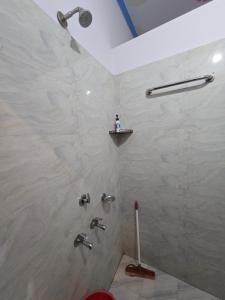 Awadh dham guest house