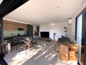 2 bedroom apartment, garden,parking, sea view