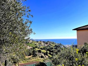 2 bedroom apartment, garden,parking, sea view