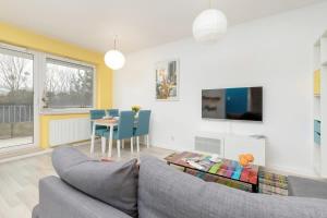 Pastel & Cozy Apartment with a Spacious Terrace in Gdansk by Noclegi Renters