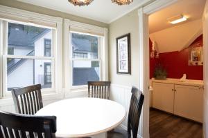 Brittany Place Condo: Great Downtown Location