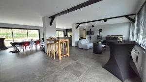 Escapade des Cavaliers, Lodge d Exception, Parking, Extérieur