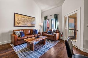 Downtown GatlinburgWalk to Strip3 Bedroom3BathroomPoolMinutes to Anakeesta at Traffic Light #6