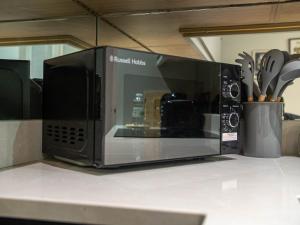 Modern 2BR 2Bath Central Leeds Apartment Parking