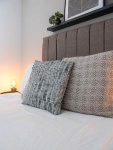 Modern 2BR 2Bath Central Leeds Apartment Parking