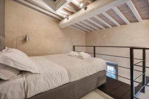 San Lorenzo Mezzanine