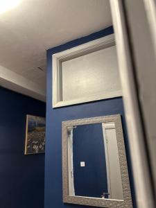 cosy double bedroom seconds near Eurostar