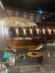 Casa nova em condominio com 4 suites spa e academia