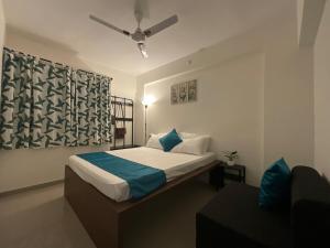 White Lotus Highway Den