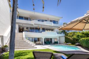 Holiday Villa with stunning views near beach.