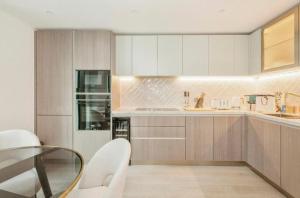 Modern 2-Bedroom London Apartment - Ideal for Business & Leisure