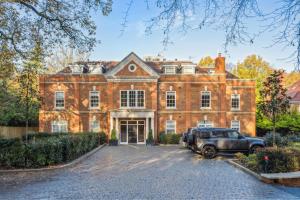 Luxury 2BR Flat in Exclusive Gated Development