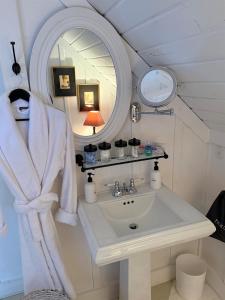 Saugatuck Studio Walk to Downtown and Waterfront