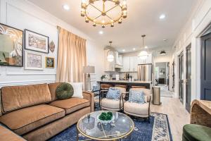 Beautifully Renovated Notre Dame Retreat