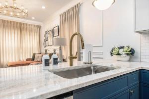 Beautifully Renovated Notre Dame Retreat