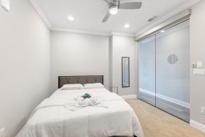 Magnificent 1BR with Pool & Gym