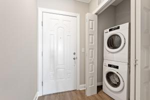 Magnificent 1BR with Pool & Gym