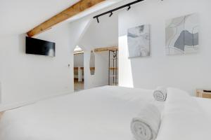 Large air-conditioned 2BR duplex - Close to Paris