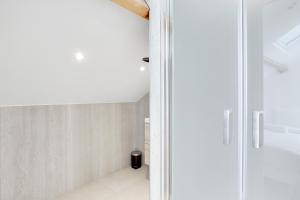 Large air-conditioned 2BR duplex - Close to Paris