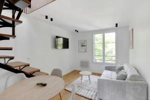 Large air-conditioned 2BR duplex - Close to Paris