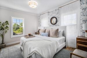 Elegant and Fully Furnished Condo Near Notre Dame