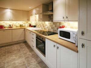 Granary Cottage - E5626