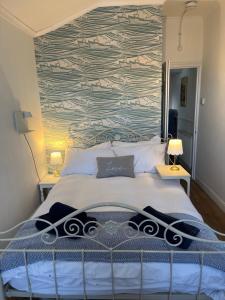 Granby House Holiday Apartments, Apartment 2, In the Old Town, 5 minutes walk to South Bay Beach, Free on street parking