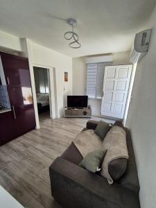 Plein centre Appartement climatisé et spacieux avec grande terrasse sur le toit à Nice