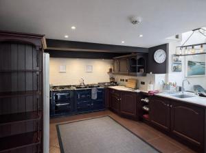 Glandwr hall - Magnificent Country House with Heated Swimming Pool & Jacuzzi