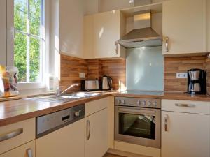 Holiday Home Ferien im Reethaus Möwe by Interhome