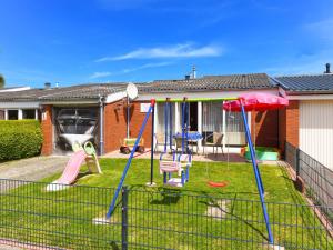 Holiday Home Strandnahes Ferienhaus mit Kinderspielplatz by Interhome