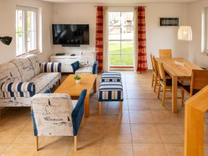 Holiday Home Urlaub am Meer im Reethaus Fabius by Interhome