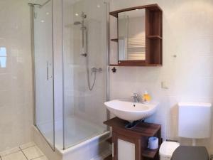 Holiday Home Modern ausgestattetes Ferienhaus mit Terrasse by Interhome